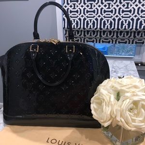 Authentic Louis Vuitton Vernis Alma MM bag!